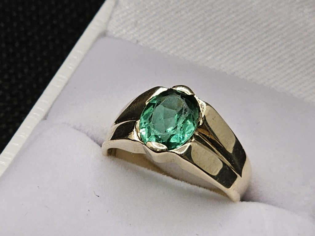 Bague Vintage En Or 18 Carats - Sertie D'un Grenat Vert Synthétique, Serti Griffes, Taille 50